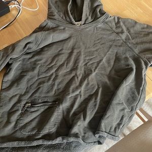 Women’s crop sweater size m army green with a sip pocket